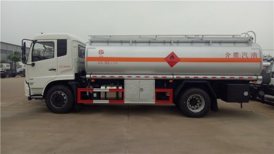 東風天錦13.8方運油車，天錦單橋11.5噸油罐車